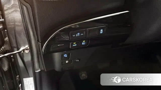 Toyota Prius Prime id 3335435 из Кореи 8