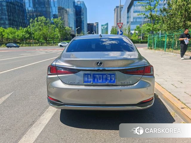 Lexus ES id 4272279 из Китая 8