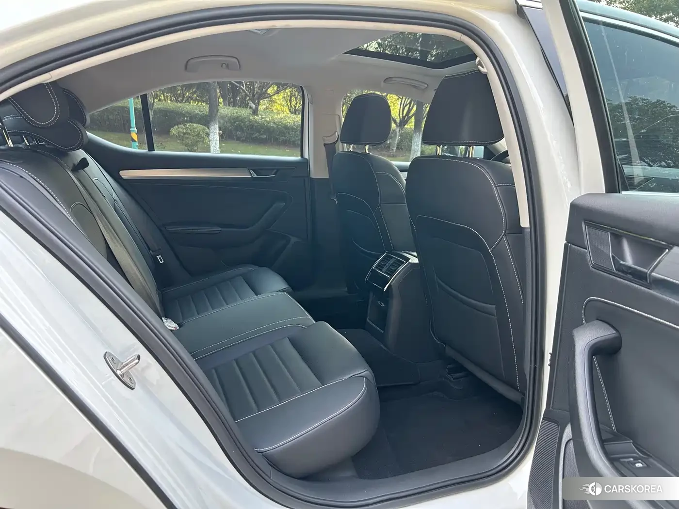 Skoda Superb id 4681186 из Китая 8