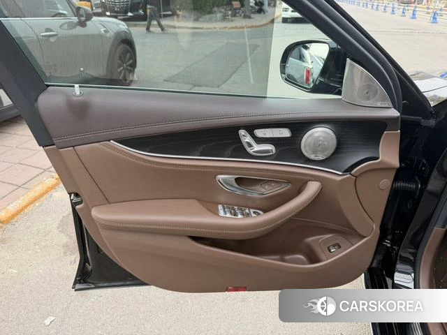 Mercedes-Benz E-class id 4259647 из Китая 8