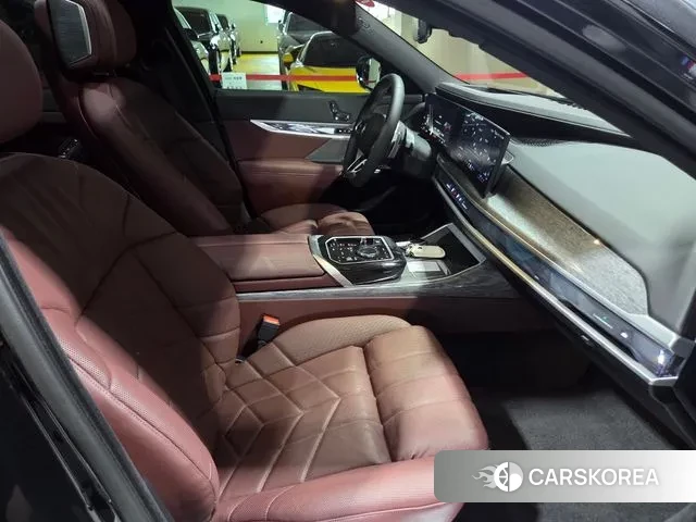 BMW 7 Series (G70) id 2997977 из Кореи 8