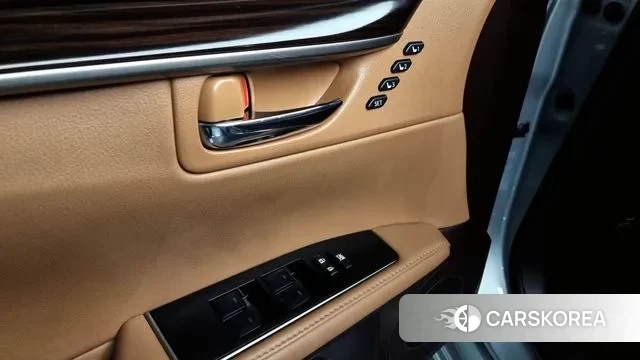 Lexus New ES300h id 3009355 из Кореи 8