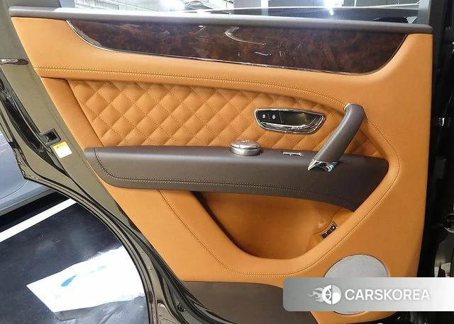 Bentley Bentayga id 4755304 из Кореи 8