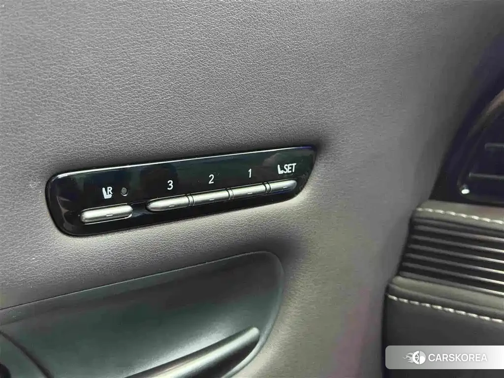 Lexus LS id 4654548 из Китая 8