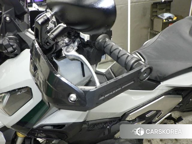 Honda X-ADV 750 id 4184336 из Японии 8