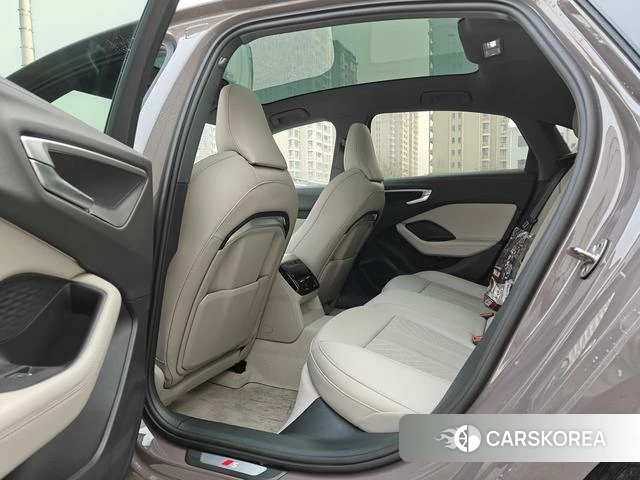 Audi A5L id 3895859 из Китая 8