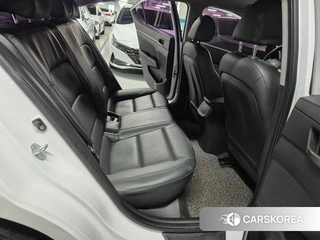 Hyundai Avante AD id 3823946 из Кореи 8