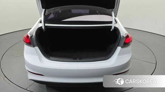 Hyundai Avante AD id 4944398 из Кореи 8