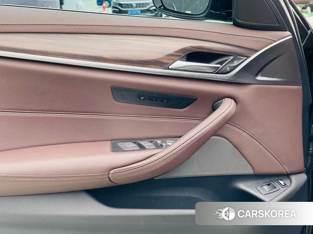 BMW 5 series PHEV id 4210303 из Китая 8