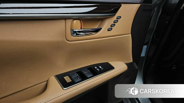 Lexus New ES300h id 3894226 из Кореи 8