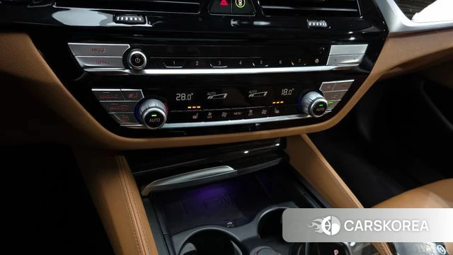 BMW 5 Series (G30) id 3833639 из Кореи 8