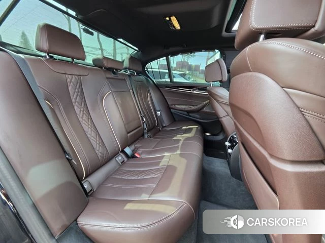 BMW 5 Series (G30) id 3841965 из Кореи 8