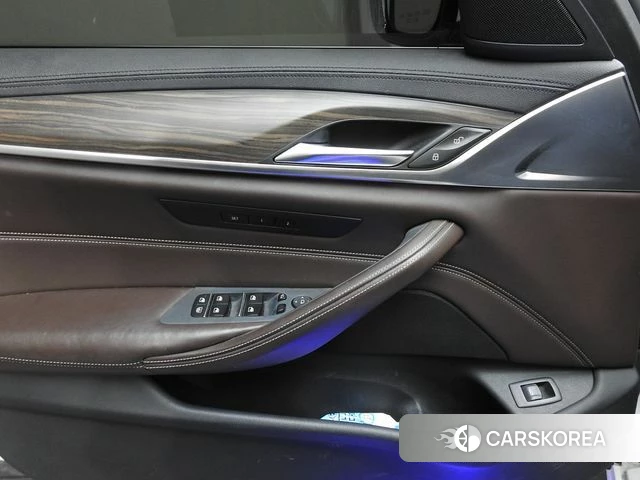 BMW 5 Series (G30) id 4363521 из Кореи 8