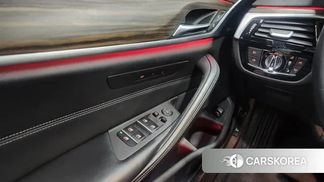 BMW 5 Series (G30) id 3464475 из Кореи 8