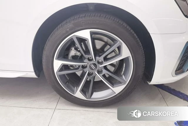Audi A4L id 3810299 из Китая 8