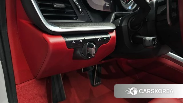 Porsche 911(992) id 4529252 из Кореи 8