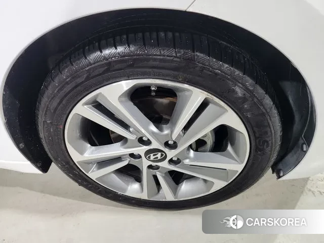 Hyundai Avante AD id 3425539 из Кореи 8