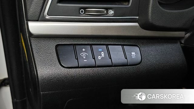 Hyundai Avante AD id 4610478 из Кореи 8
