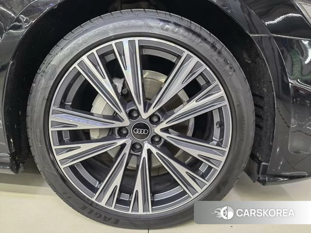 Audi A6L id 4272860 из Китая 8
