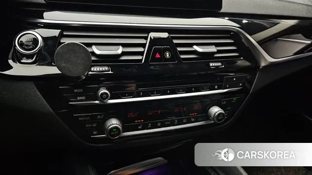 BMW 5 Series (G30) id 3380718 из Кореи 8