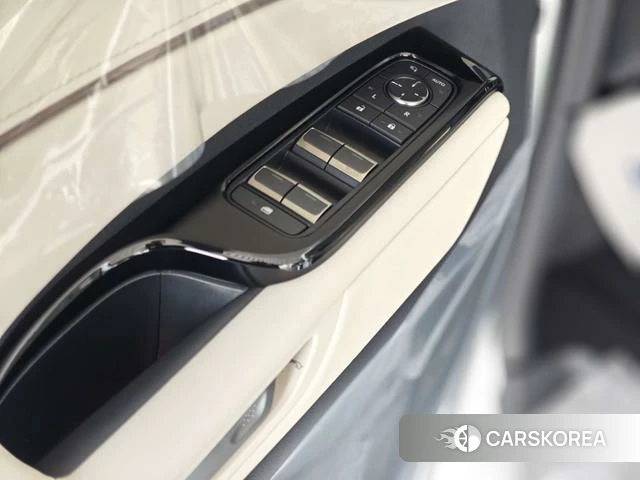 Lexus LM id 4307772 из Китая 8