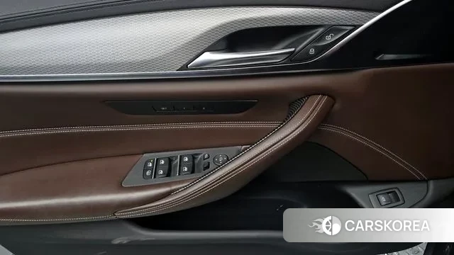 BMW 5 Series (G30) id 3612428 из Кореи 8