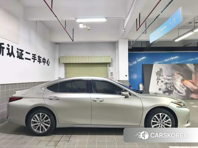 Lexus ES id 4220910 из Китая 8