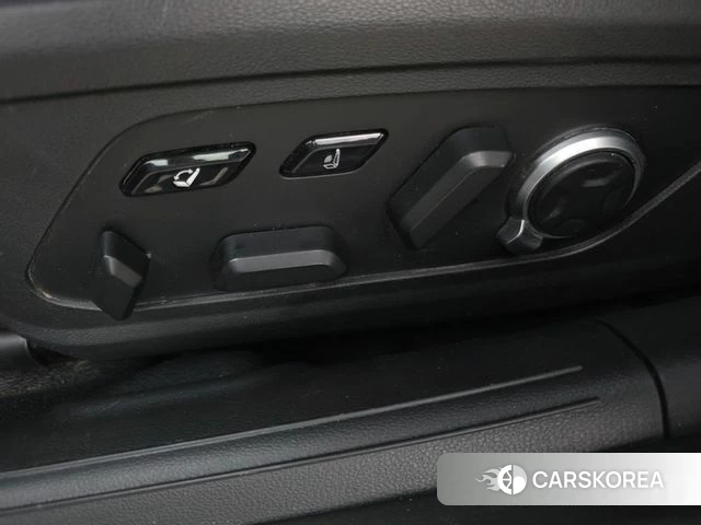 Hyundai Grandeur (GN7) id 3792395 из Кореи 8