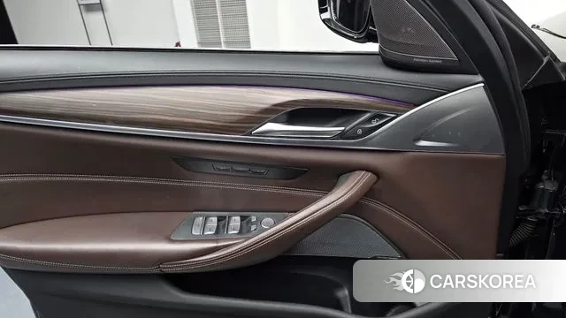 BMW 5 Series (G30) id 3671966 из Кореи 8