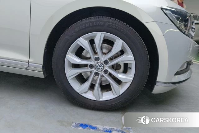 Volkswagen Magotan id 4235880 из Китая 8