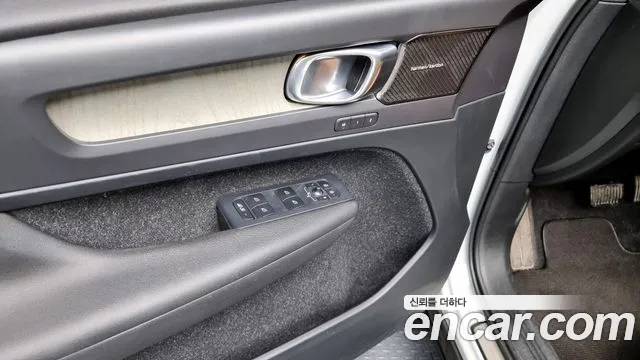 Volvo XC40 id 2411632 из Кореи 8