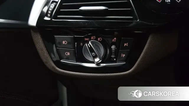 BMW 5 Series (G30) id 3307822 из Кореи 8