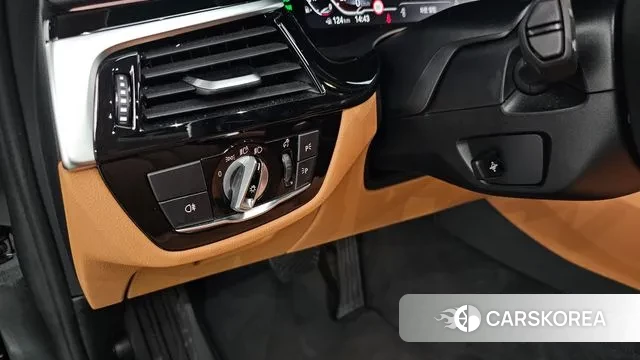 BMW 5 Series (G30) id 3003028 из Кореи 8