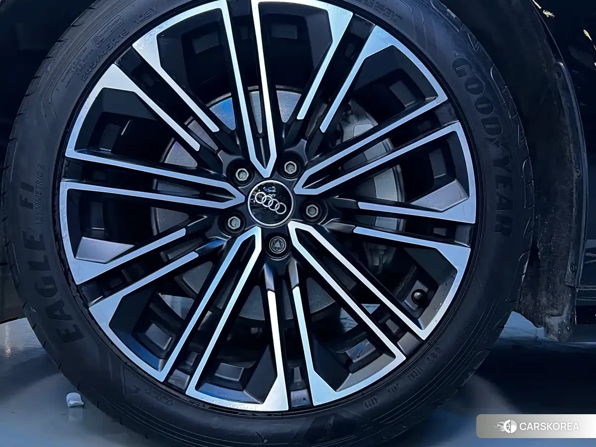 Audi A6L id 4547427 из Китая 8