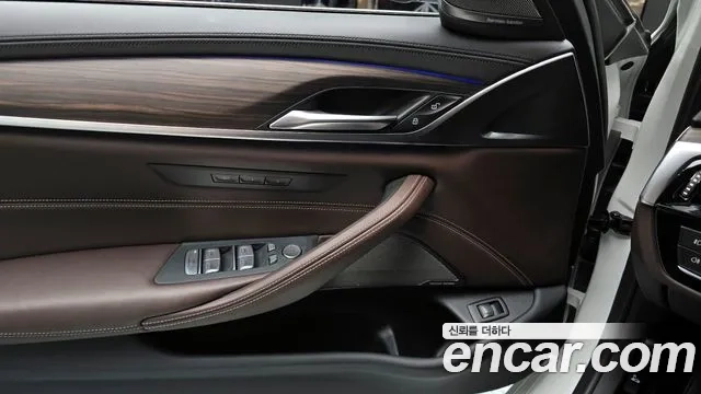 BMW 5 Series (G30) id 2880799 из Кореи 8