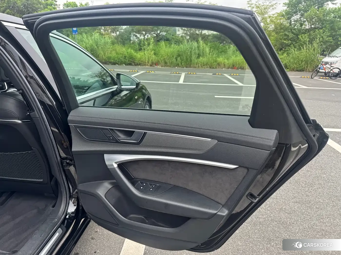 Audi A6L id 4601877 из Китая 8