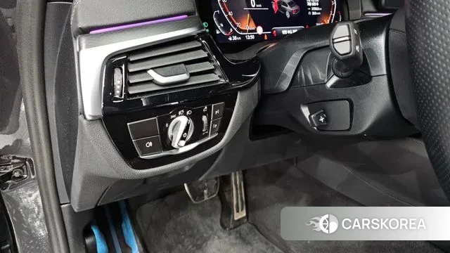 BMW 5 Series (G30) id 3437379 из Кореи 8