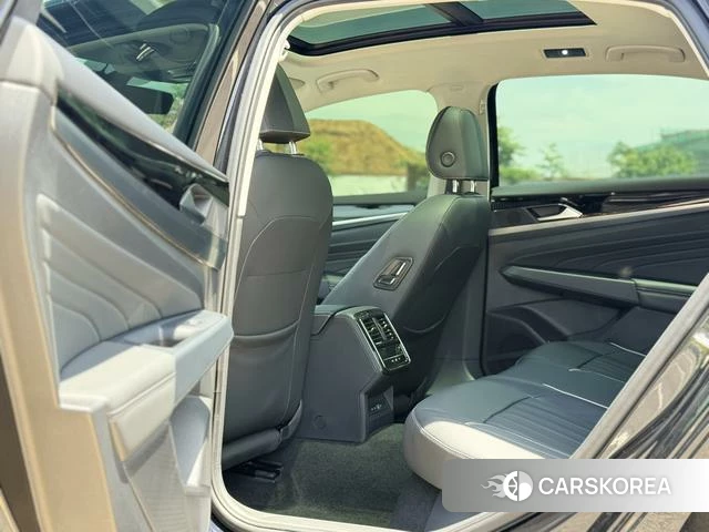 Volkswagen Passat id 4300365 из Китая 8