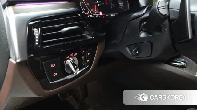 BMW 5 Series (G30) id 2985843 из Кореи 8