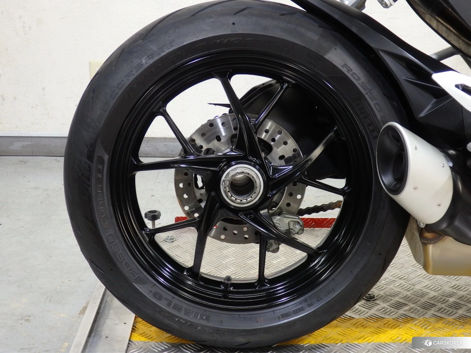 Ducati PANIGALE V2 id 3952001 из Японии 8