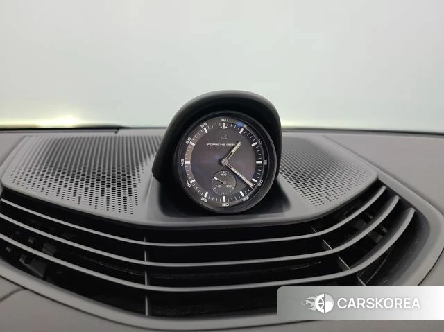 Porsche Taycan id 4177658 из Кореи 8