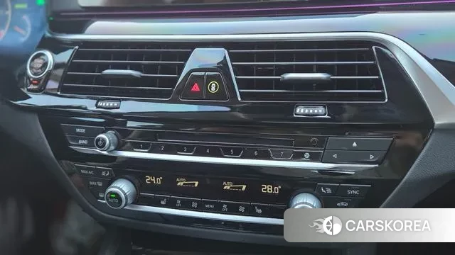 BMW 5 Series (G30) id 3319338 из Кореи 8