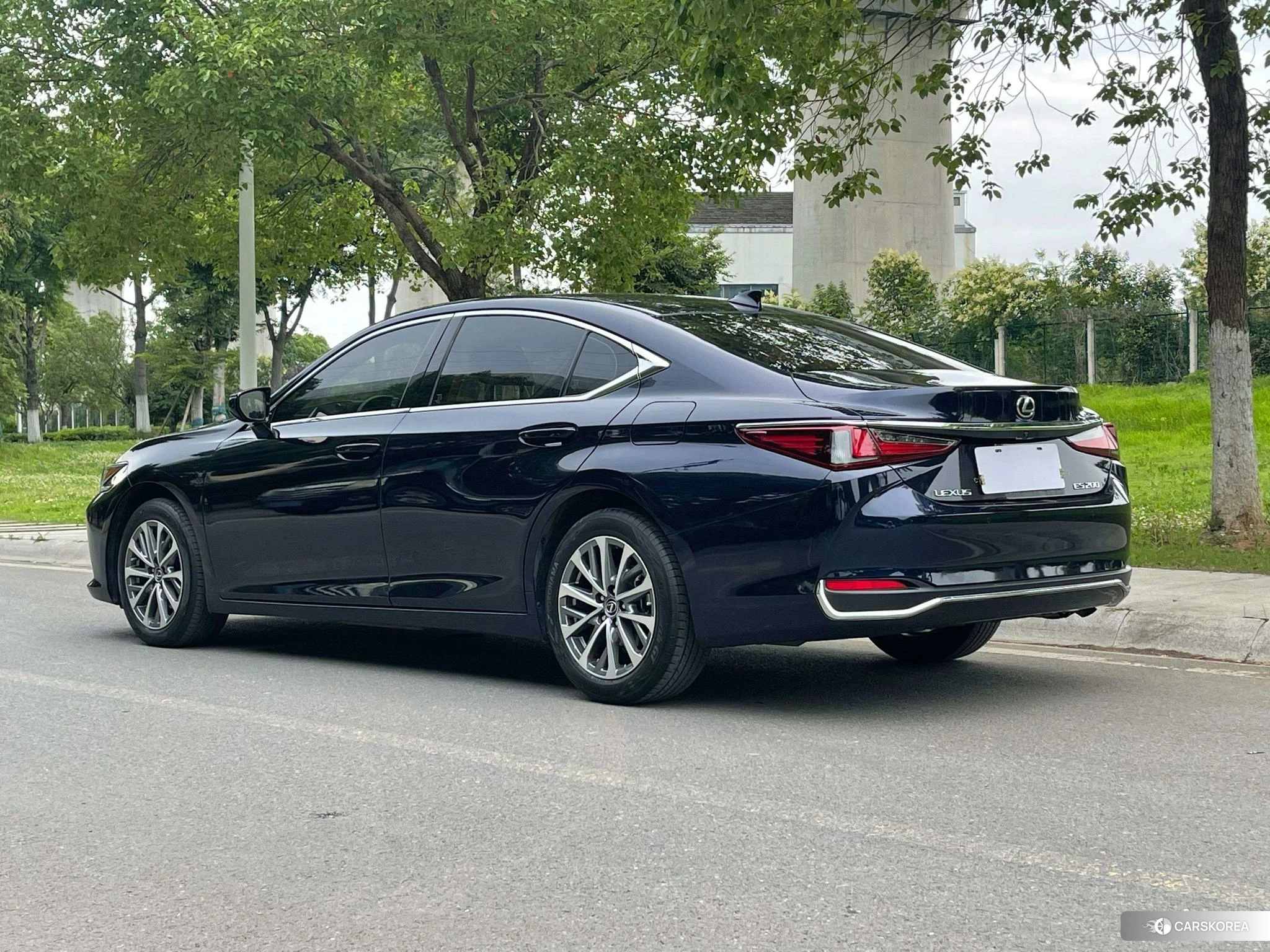 Lexus ES id 4453965 из Китая 8