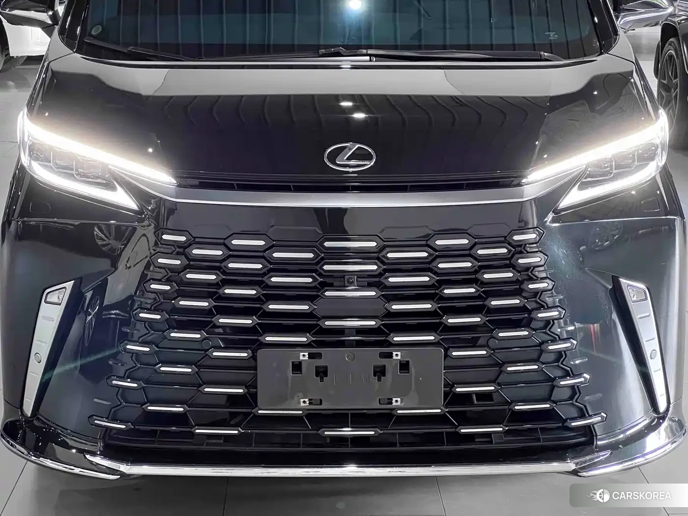 Lexus LM id 4654994 из Китая 8