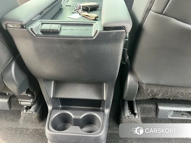 Toyota Saina id 3944878 из Китая 8