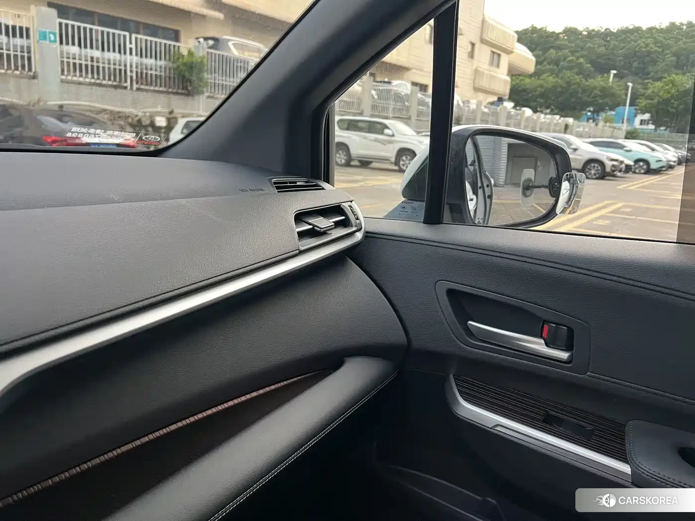 Toyota Sienna id 4599621 из Китая 8
