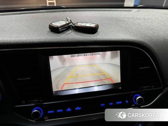 Hyundai Avante AD id 3853799 из Кореи 8