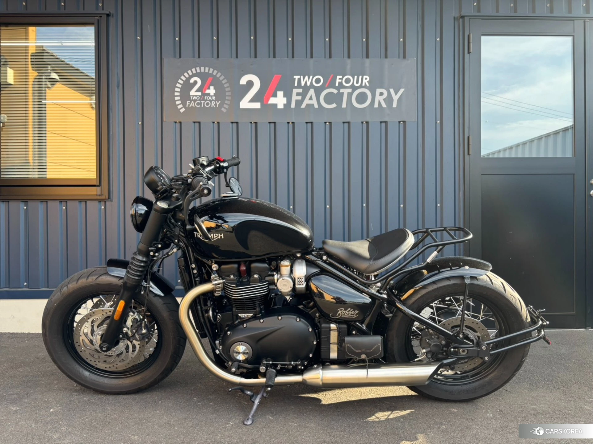 Triumph BONNEVILLE BOBBER id 4352552 из Японии 8