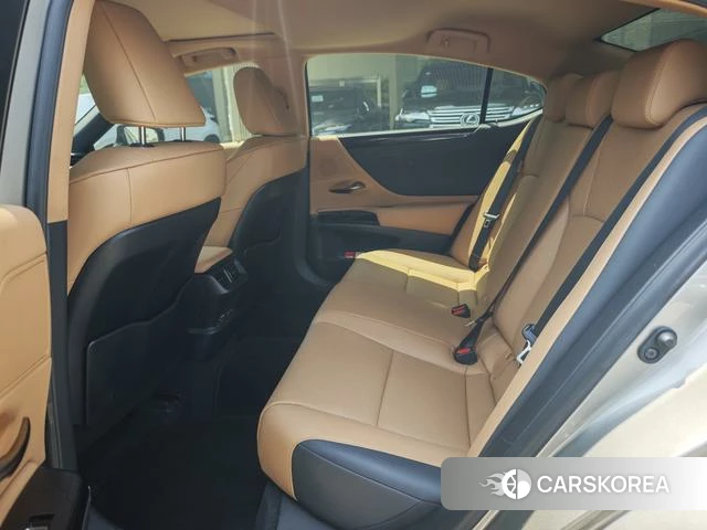 Lexus ES id 4334745 из Китая 8