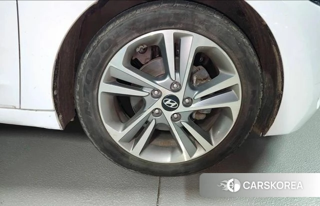 Hyundai Avante AD id 4947282 из Кореи 8